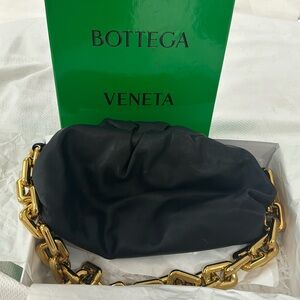 Bottega Veneta chain pouch leather handbag greeat condition.GUARANTEED AUTHENTIC